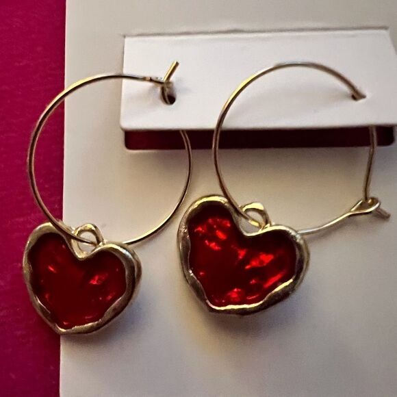 ♥️ Betsey Johnson red heart dangle earrings ♥️ - Picture 5 of 5